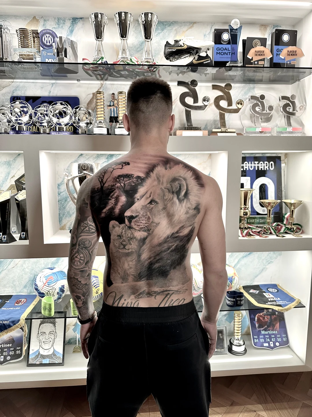 Lautaro Martínez lion back tattoo