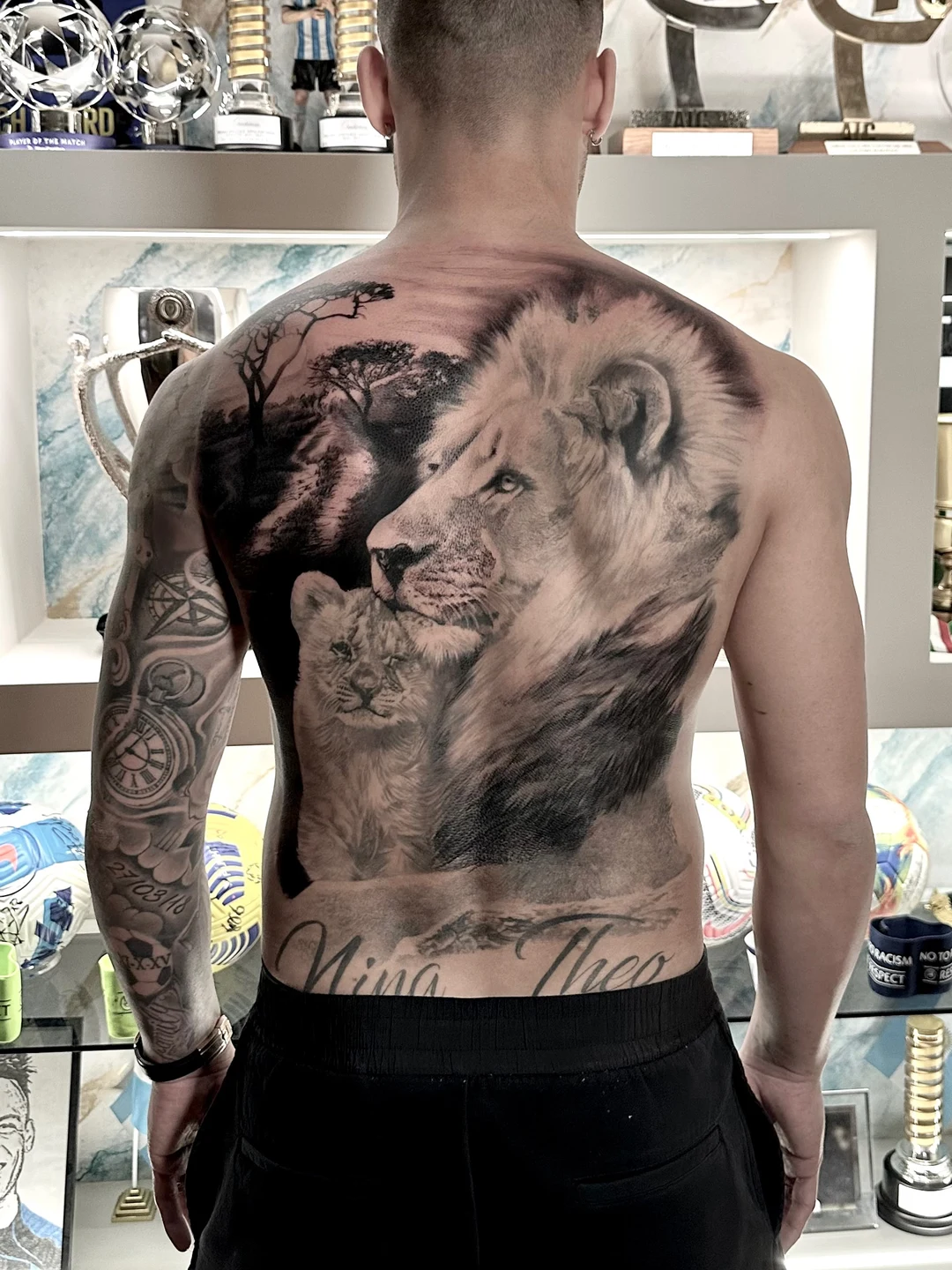 Realistic lion back piece