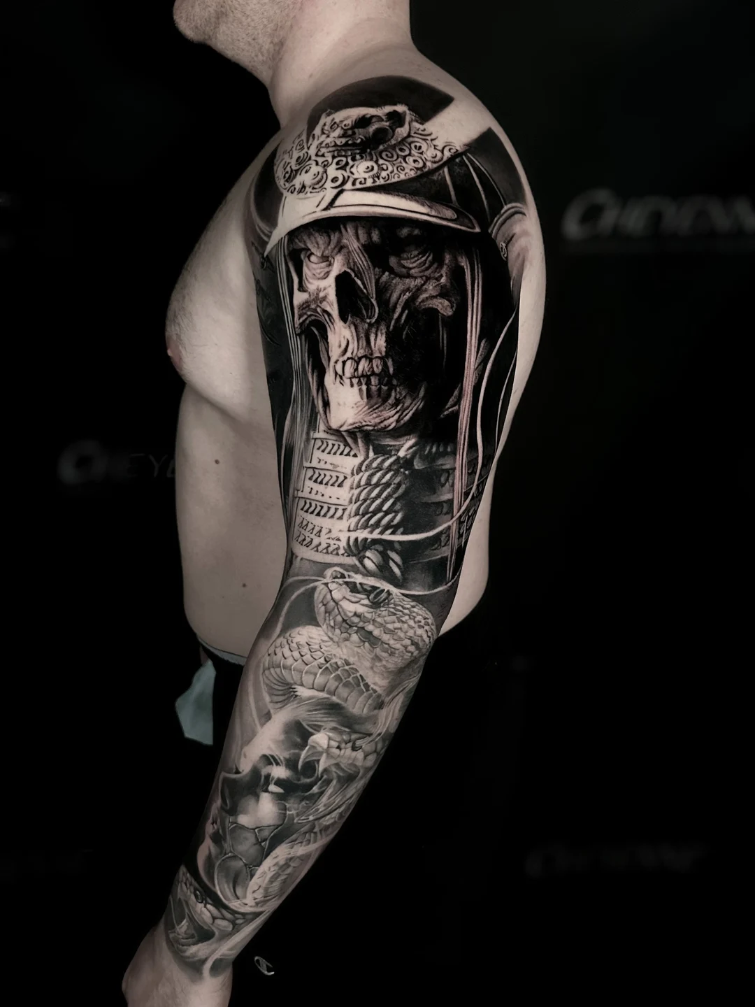 Realistic black and grey full sleeve